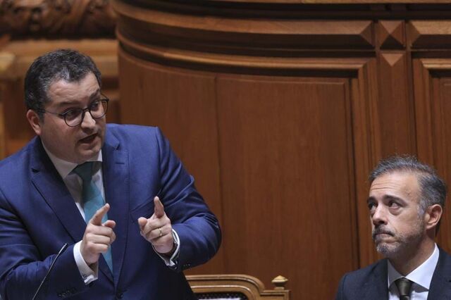 Défice das contas públicas atinge quase 2 mil milhões até abril