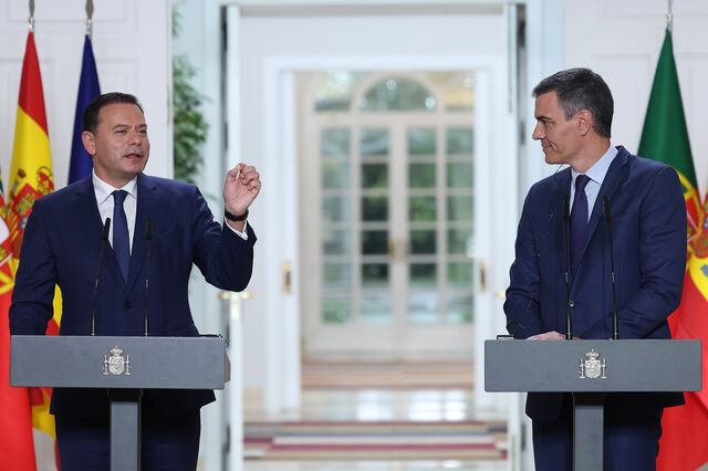 Montenegro recusa comentar em Madrid polémica do IRS