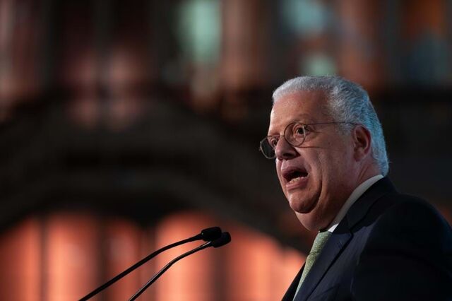 Pedro Reis diz que é urgente decidir sobre novo aeroporto