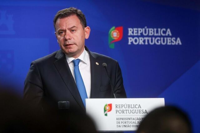 Governo promete 'esgotar toda a capacidade disponível do SNS'