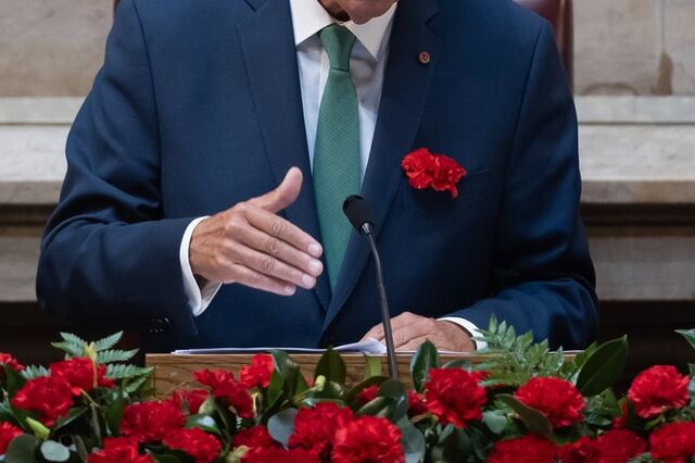 Devemos “preferir sempre a democracia”