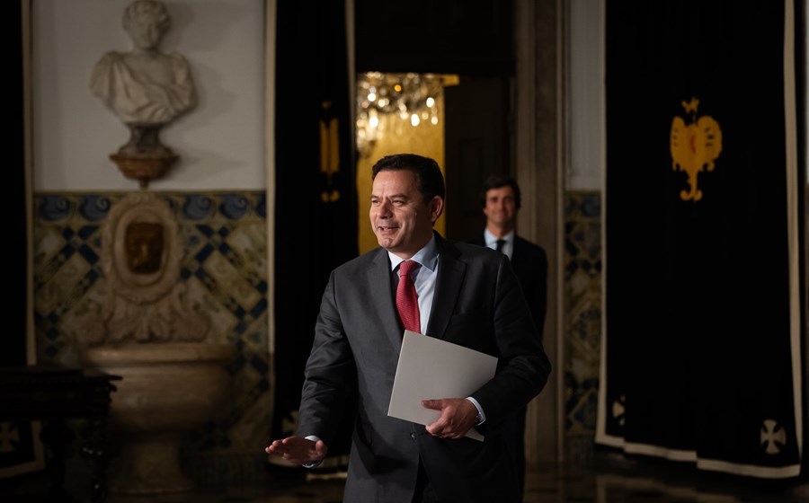 Luís Montenegro entregou a lista com os secretários de Estado ontem ao Presidente da República. Novos membros vão participar num Conselho de Ministros informal no sábado.