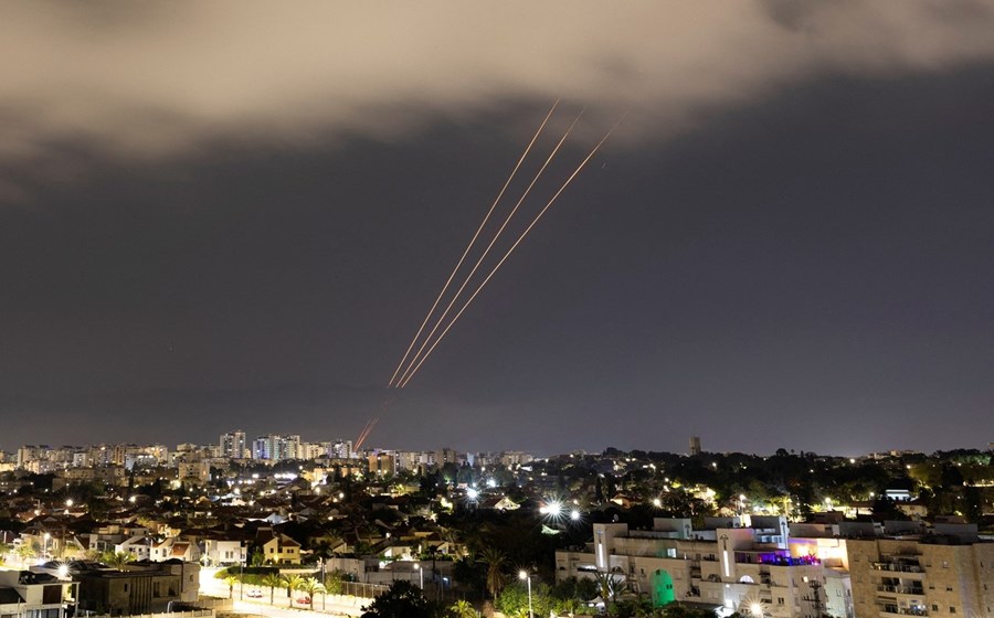 Israel, juntamente com forças aliadas, conseguiu intercetar a maioria dos drones e mísseis enviados pelo Irão.