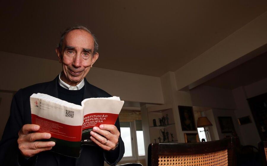 Um dos 'pais' da Constituição, Jorge Miranda defende que não é o momento para uma revisão.