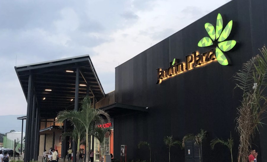 A Sonae Sierra tem um centro comercial em operação na Colômbia - o Jardín Plaza Cúcuta, situado na cidade de Cúcuta, na fronteira com a Venezuela. 