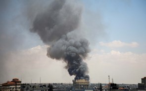 Israel contraria tribunal internacional e continua a bombardear Gaza