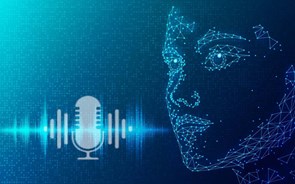 Podcasts a não perder,  incluindo um feito por IA