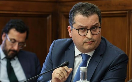 Miranda Sarmento admite que alívio fiscal pode só concretizar-se em agosto ou setembro