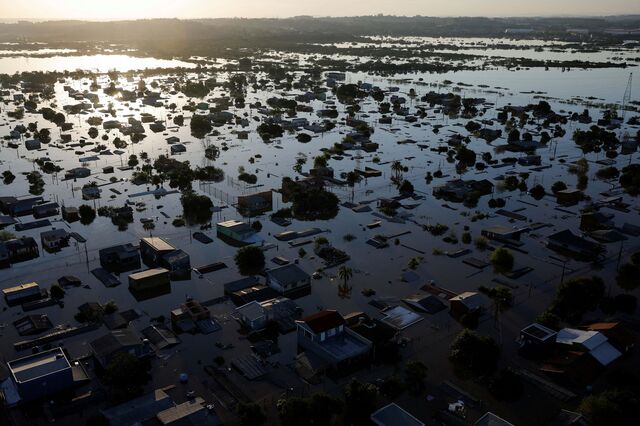  Imagens de satélite mostram o antes e depois das cheias no sul do Brasil
