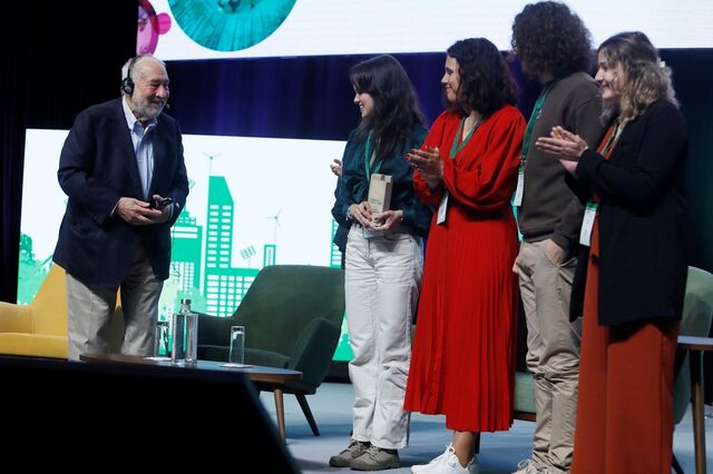 “O mais importante é salvar o planeta”, diz Stiglitz