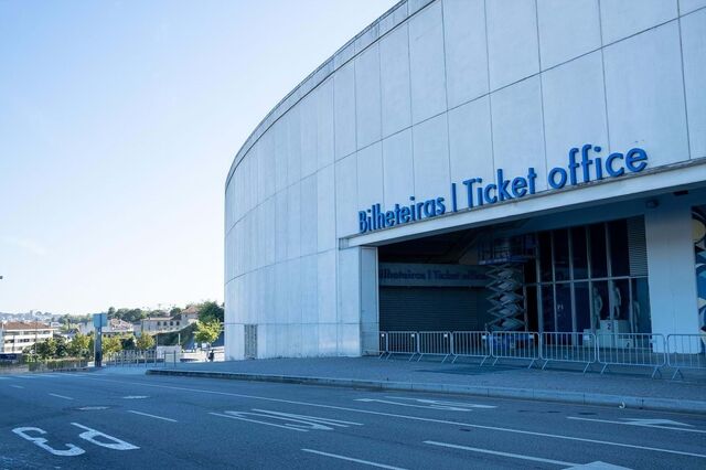 'Milhares de bilhetes' e dinheiro apreendidos em buscas no Dragão