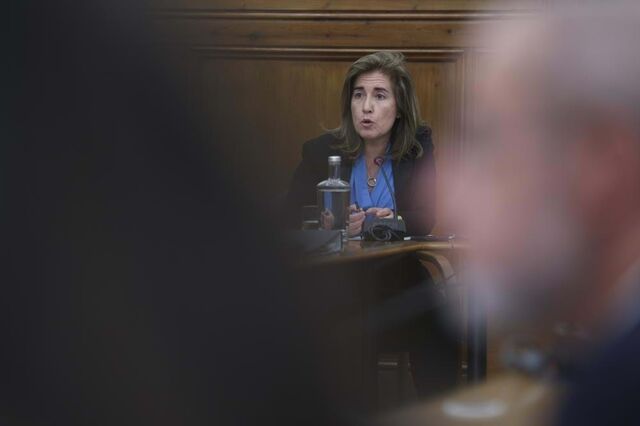 Ex-ministra Mendes Godinho nega ter aprovado aumento de salários na Santa Casa