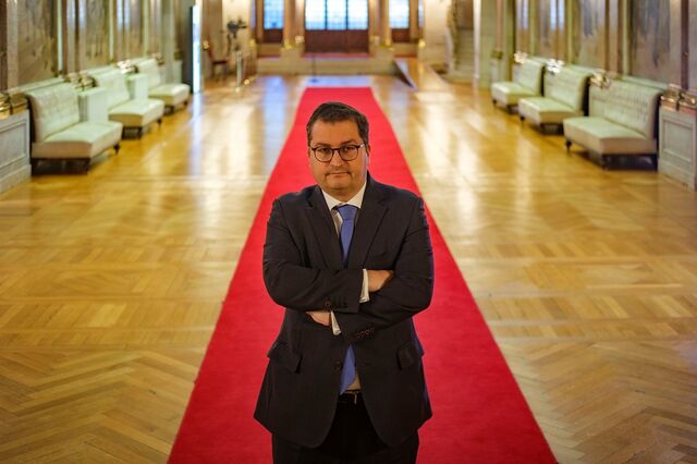 Sarmento divulga lista de medidas de Medina mas sem detalhar impacto