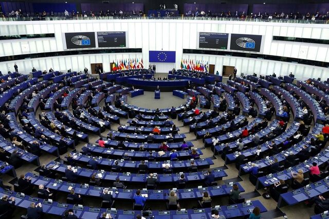 Parlamento Europeu debate moção de censura à Comissão Europeia