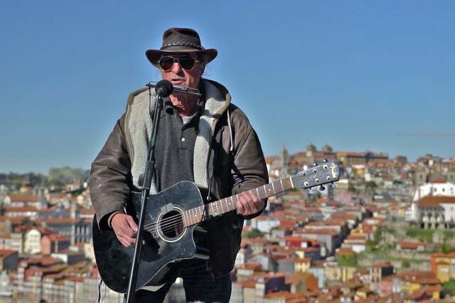 O protagonista de “Por detrás da moeda” morreu num banco de jardim no Porto