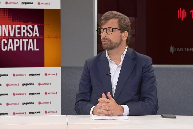 Se o Governo aumentar salários e reduzir a carga fiscal não vai ser possível manter o superavit, antecipa Moreira Rato