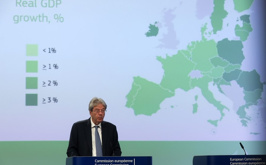 O comissário europeu para a Economia, Paolo Gentiloni, destacou as previsões favoráveis para o saldo orçamental em Portugal.