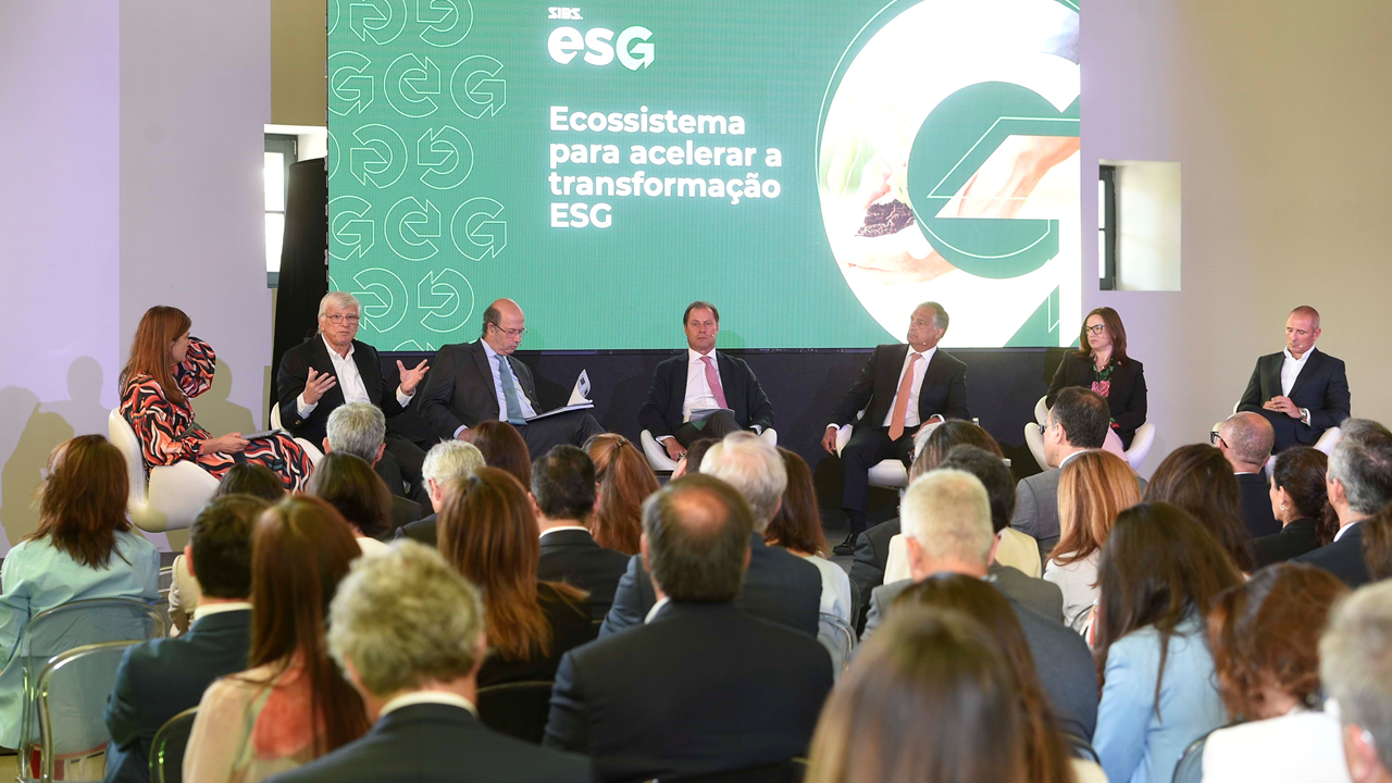 Os debates na conferência de apresentação da plataforma SIBS ESG tiveram diferentes painéis e contaram com vários oradores e peritos dos setores da banca, turismo e retalho.