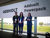 A Addvolt venceu no segmento dimensão, na categoria Startup, com o projeto Addvolt Powerpack. Susana Ornelas, graphic designer da Addvolt, recebeu o prémio entregue por, Diana Ramos, diretora do Negócios, e Rui Coutinho, diretor executivo do Ecossistema de Inovação da Nova SBE.