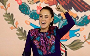 'Investidores nervosos' com eleição de Claudia Sheinbaum. Peso mexicano derrapa 4%