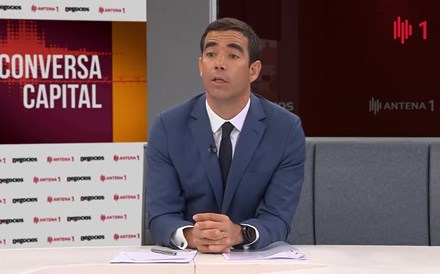 Insistência para baixar já retenção do IRS contraria 'flagrantemente' a constituição, diz Leitão Amaro