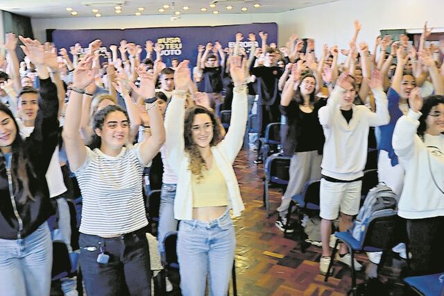 Estudantes preocupados com os desafios impostos aos madeirenses por viverem numa ilha