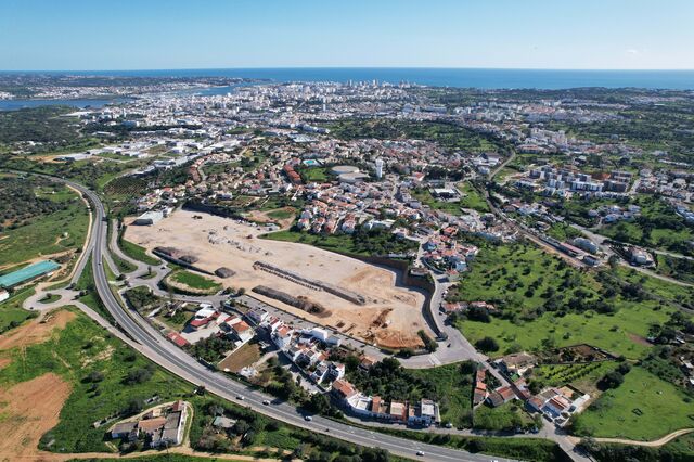 Belgas vão investir mais de 20 milhões a reconstruir 'retail park' algarvio ardido em 2012  