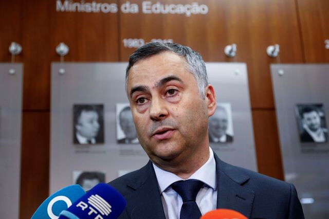 Governo pede auditoria às contas das escolas portuguesas no estrangeiro
