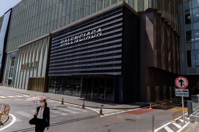 Marcas de luxo estão a vender produtos com 50% de desconto na China. Porquê?