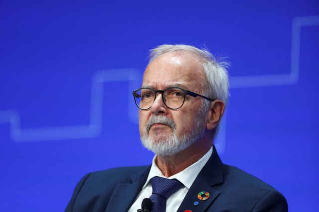 Antigo presidente do Banco Europeu de Investimento investigado por corrupção pela UE 
