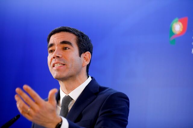 Governo promete reduzir dirigentes e manter funcionários públicos