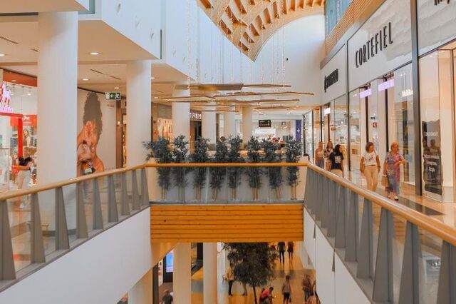 Dona do Espaço Guimarães compra área à Auchan para acolher Primark (e outras lojas)