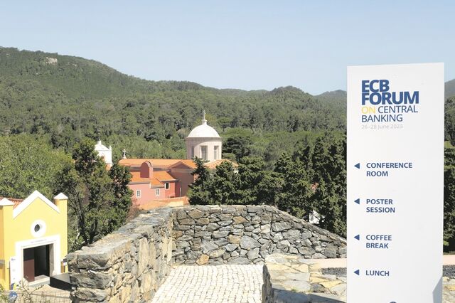 BCE chega a Sintra com inflação e  juros na mala