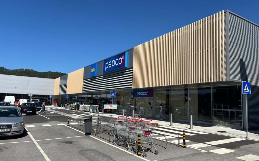 O Retail Park Vizela é constituído pelo espaço fundacional, o Modelo Continente, e mais meia dúzia de lojas.