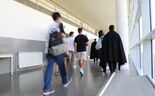 Jovens que concluem licenciaturas recebem, em média, salários 28% acima dos que não concluem.