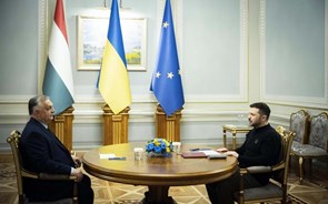 Ucrânia: Zelensky quer paz justa e Órban pede cessar-fogo