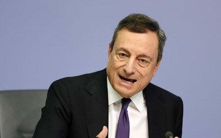 Draghi acena a frugais com papel da dívida para segurar capital privado na UE