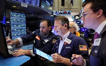 Wall Street encerra dividida a duas semanas das eleições presidenciais dos EUA 