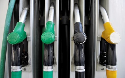 Gasolineiras pedem novo congelamento da taxa de carbono, ao contrário do que prevê o OE 2025