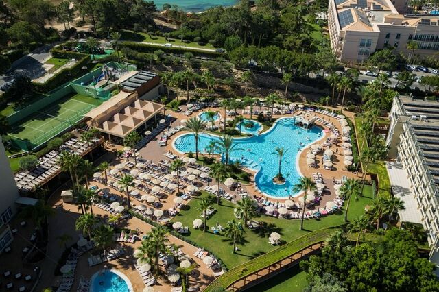 Turistas devem gastar um recorde de 800 mil milhões de euros na Europa este ano 
