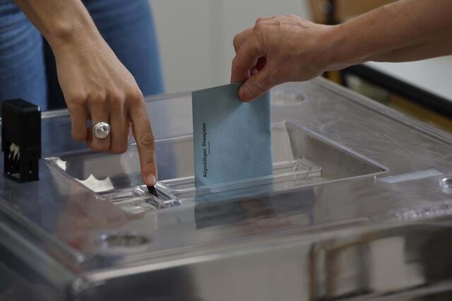 França regressa às urnas para a segunda volta das eleições legislativas