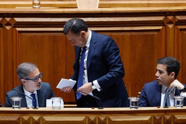 Montenegro abre a porta a discutir descida do IRC com PS 