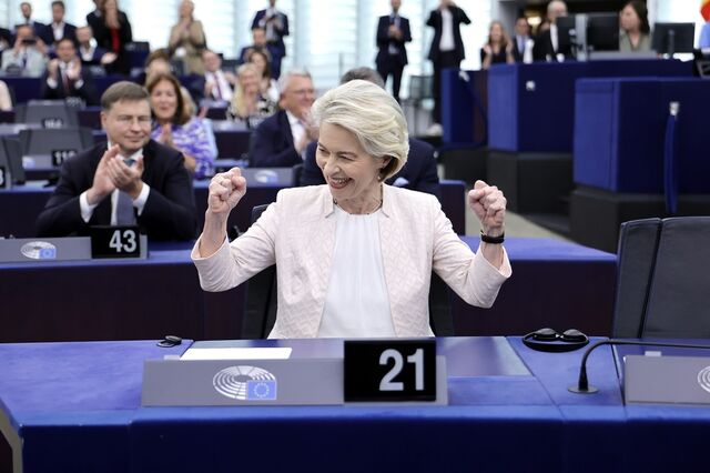 Von der Leyen reeleita com migrações e habitação nas prioridades
