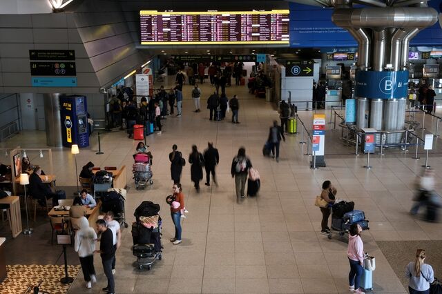 Passageiros nos aeroportos nacionais recuam em fevereiro