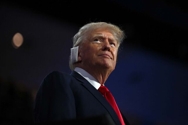Trump nomeia para conselheiro homem detido por desacato e bilionário para a NASA