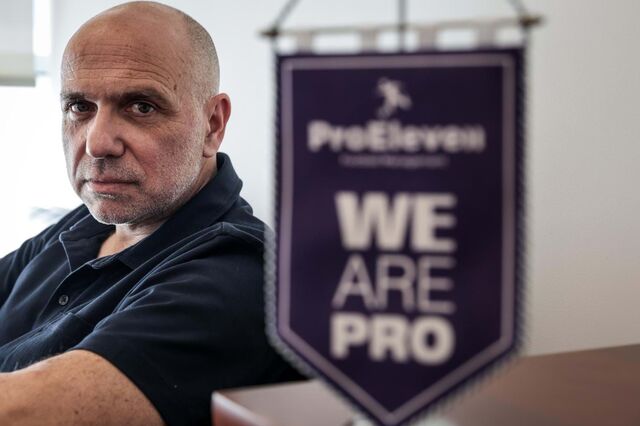 Transferências no futebol: 'Está um verão mais parado' e 'falta dinheiro nos clubes'