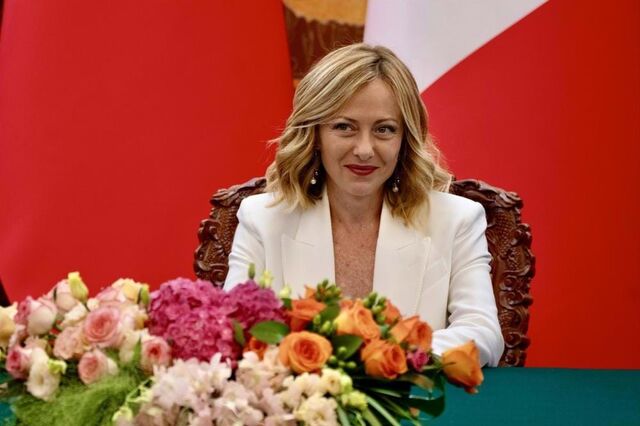 Governo de Meloni quer aumentar impostos sobre criptomoedas para reduzir défice 