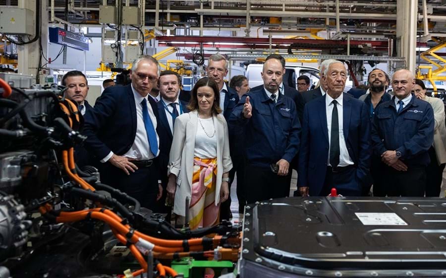 O Presidente da República visitou a fábrica do grupo liderado por Carlos Tavares (segundo à esquerda).