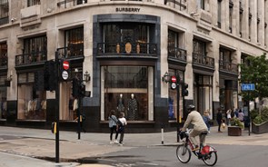 Histórica Burberry tem porta entreaberta para saída do FTSE 100