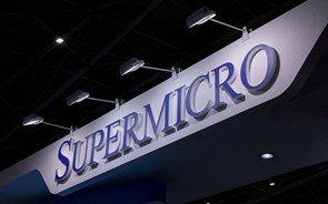 Super Micro arrisca ser expulsa do Nasdaq e S&P 500